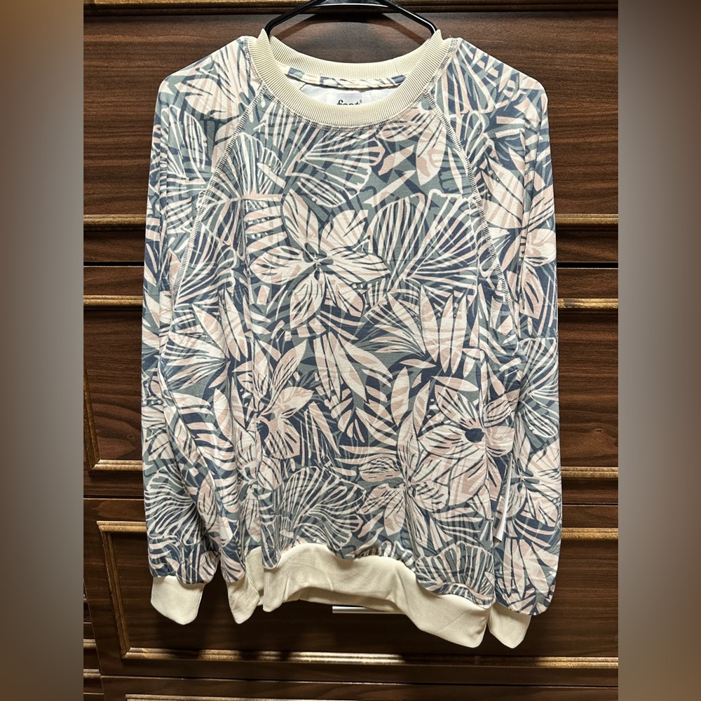 NWT Feat Roam Crewneck Size Large